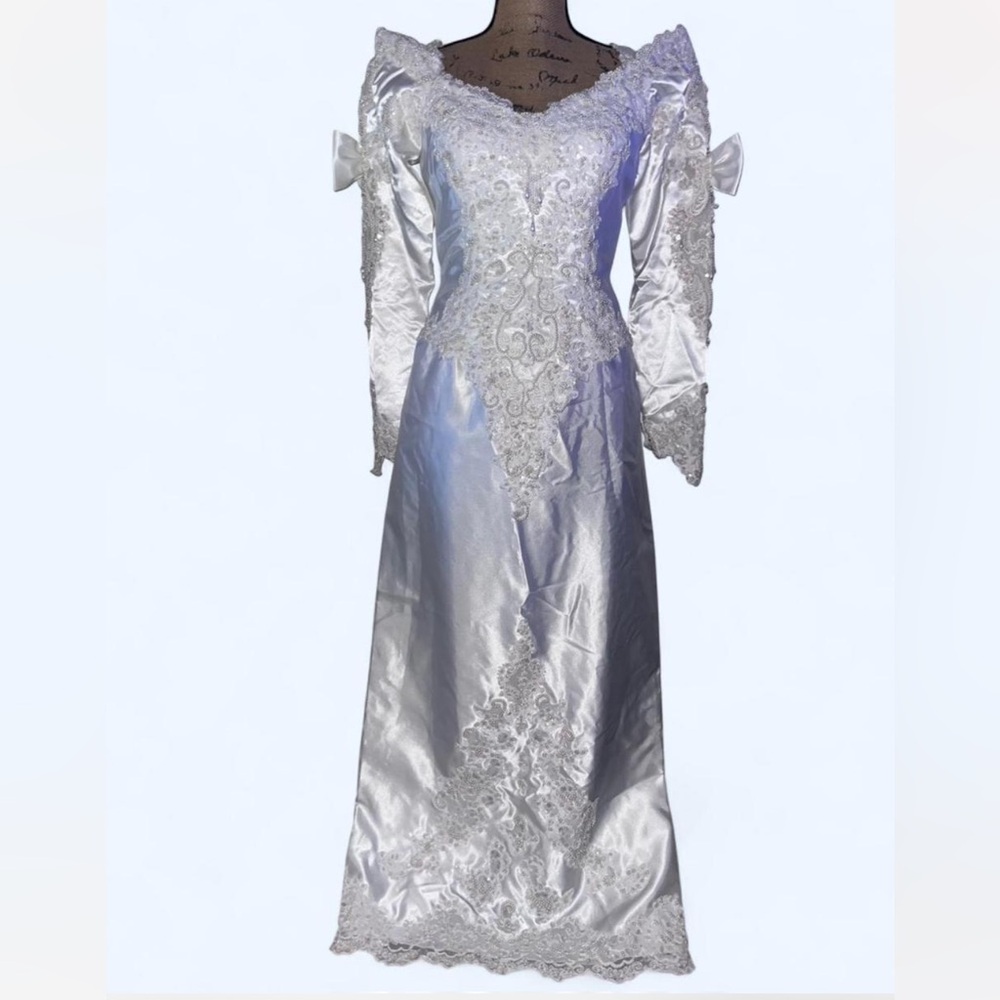 Vintage 1980s Victorian Inspired Long Sleeve Full Length Wedding Gown 2/4